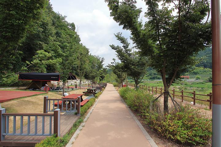 Jeungsan Sudo Creek Valley Campground