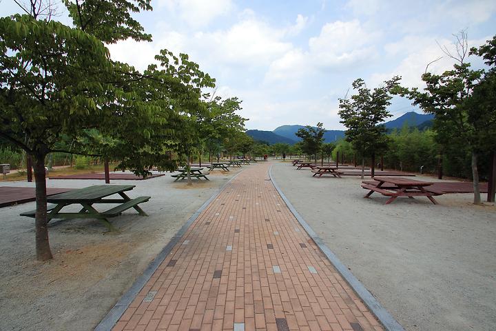 Kimcheon BuHang Dam Sannaedeul Auto Campsite