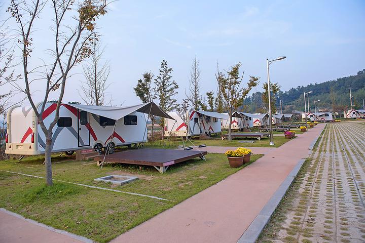 Hoesan White Lotus Auto Camping Site