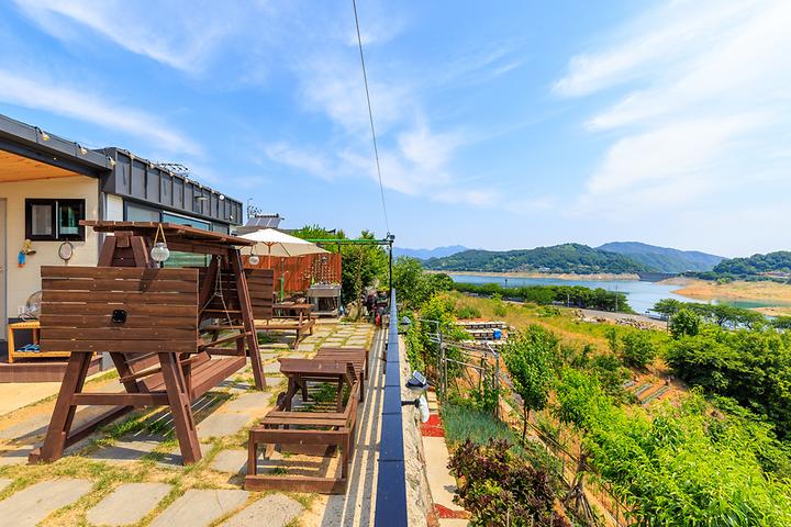 Moonwalk Caravan Camping at Hapcheon Lake