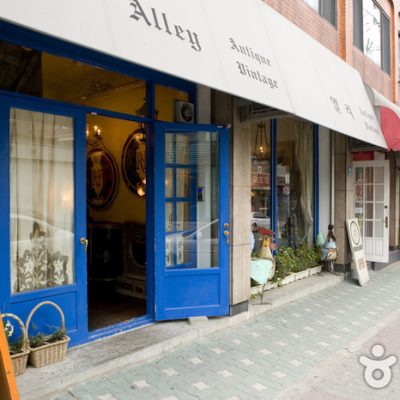 Itaewon Antique Furniture Street
