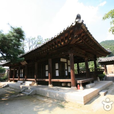 Village of the Nampyeong Mun Clan in Bon-ri